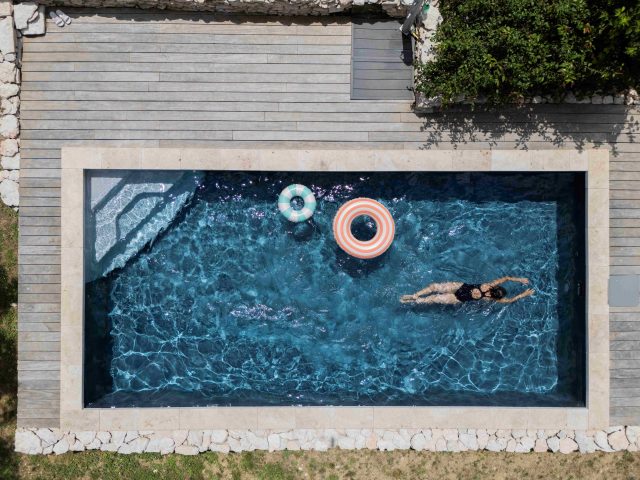 Como escolher uma piscina: 7 erros que deve evitar antes de construir